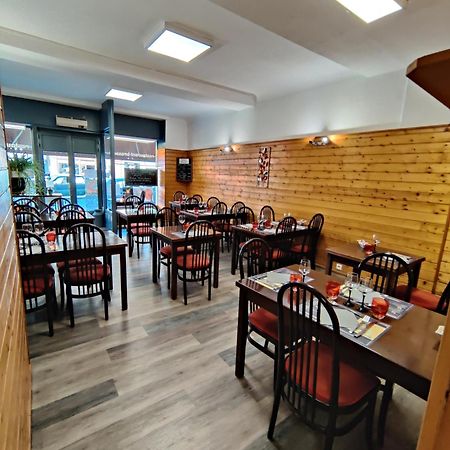 Hotel Saint - Pierre Villedieu-les-Poëles Dış mekan fotoğraf