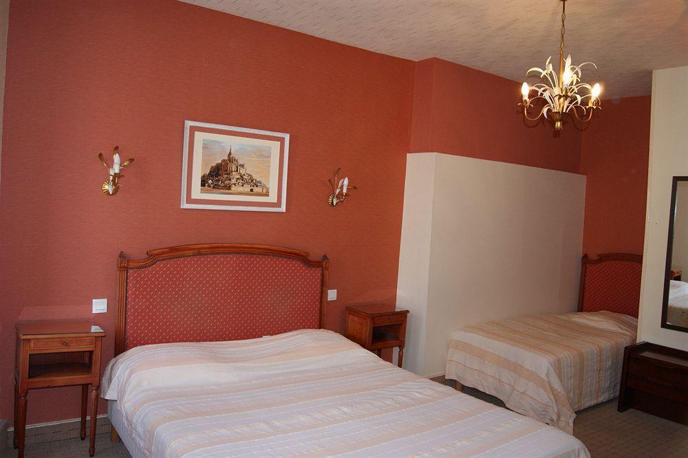 Hotel Saint - Pierre Villedieu-les-Poëles Dış mekan fotoğraf