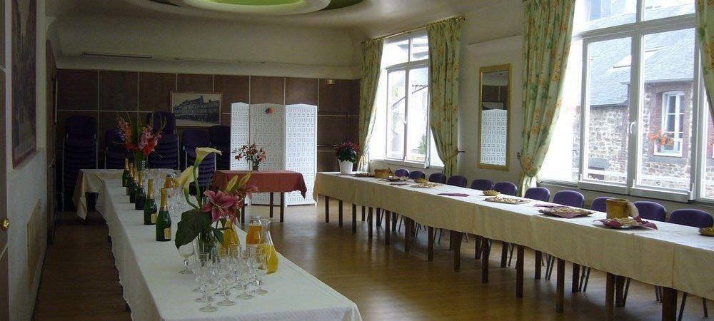 Hotel Saint - Pierre Villedieu-les-Poëles Dış mekan fotoğraf