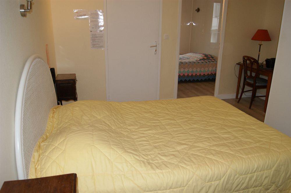 Hotel Saint - Pierre Villedieu-les-Poëles Dış mekan fotoğraf