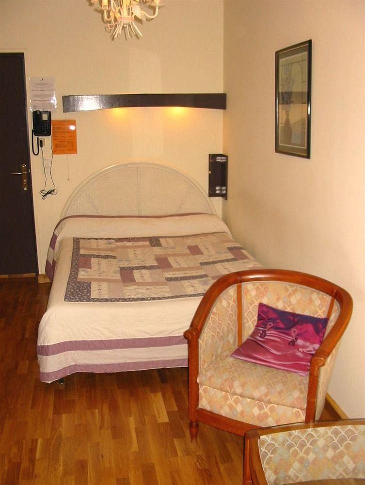 Hotel Saint - Pierre Villedieu-les-Poëles Dış mekan fotoğraf
