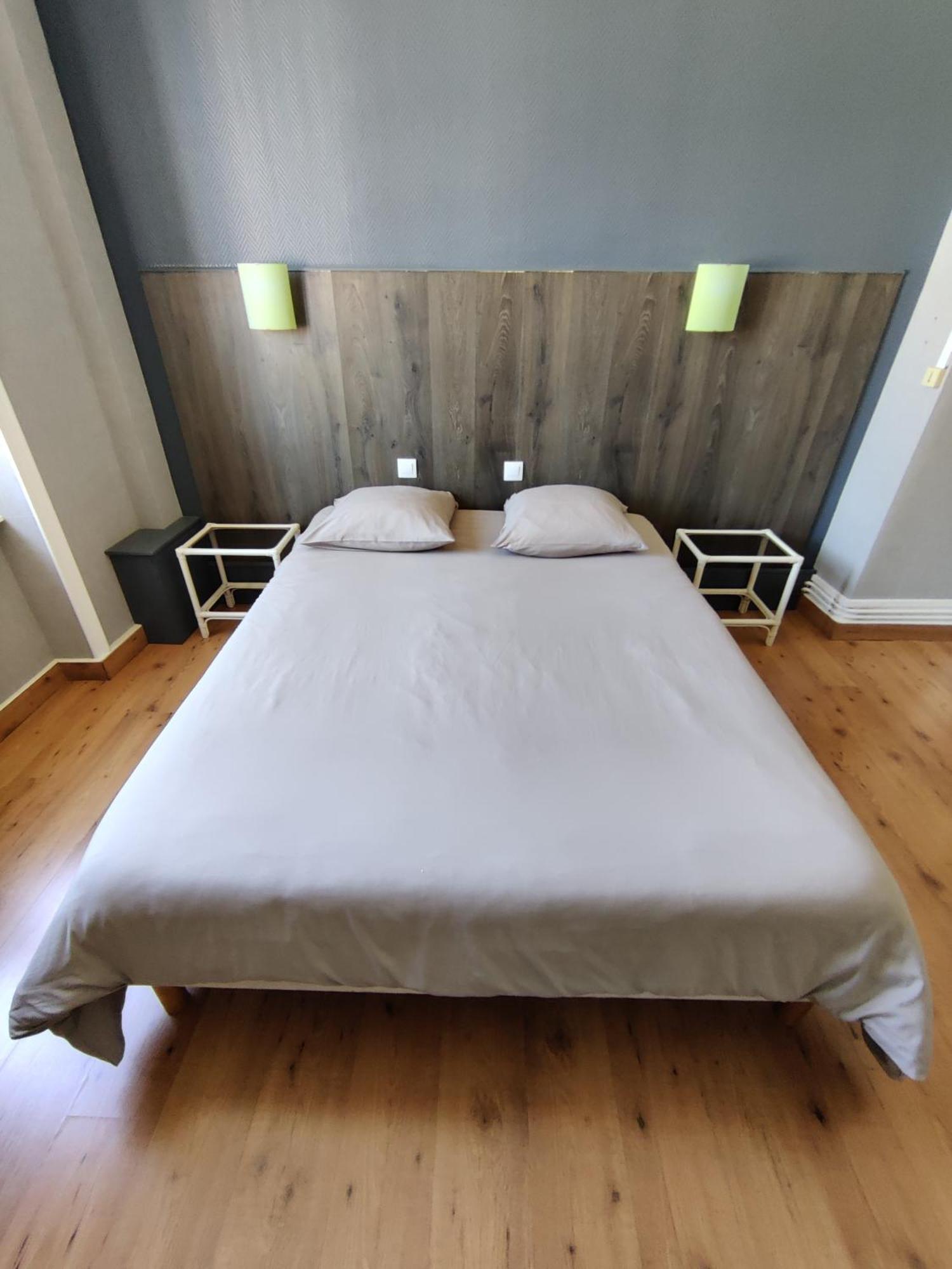 Hotel Saint - Pierre Villedieu-les-Poëles Dış mekan fotoğraf