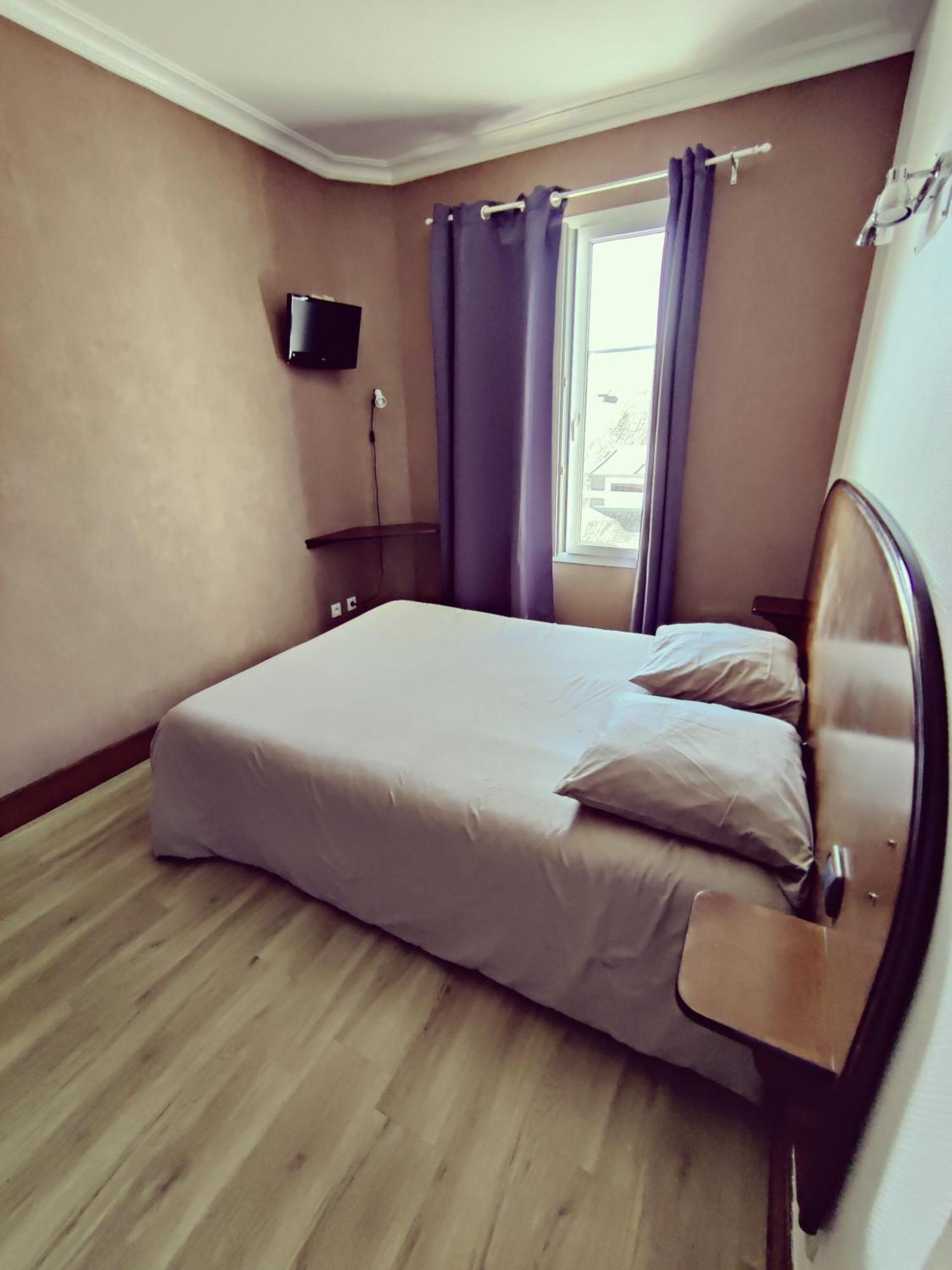 Hotel Saint - Pierre Villedieu-les-Poëles Dış mekan fotoğraf