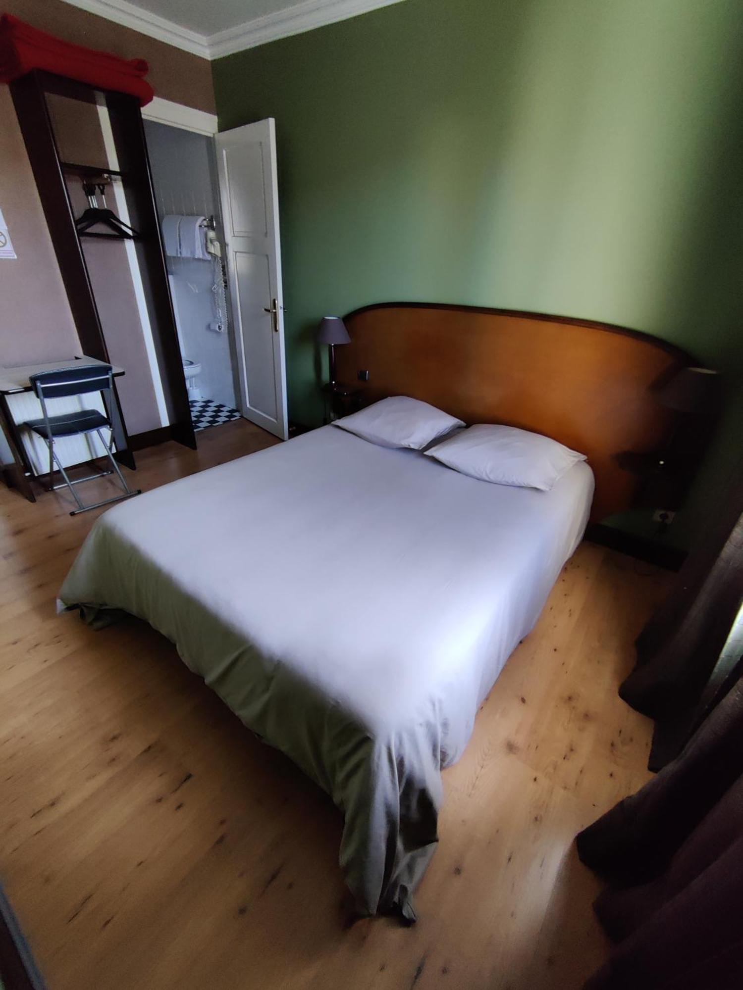 Hotel Saint - Pierre Villedieu-les-Poëles Dış mekan fotoğraf
