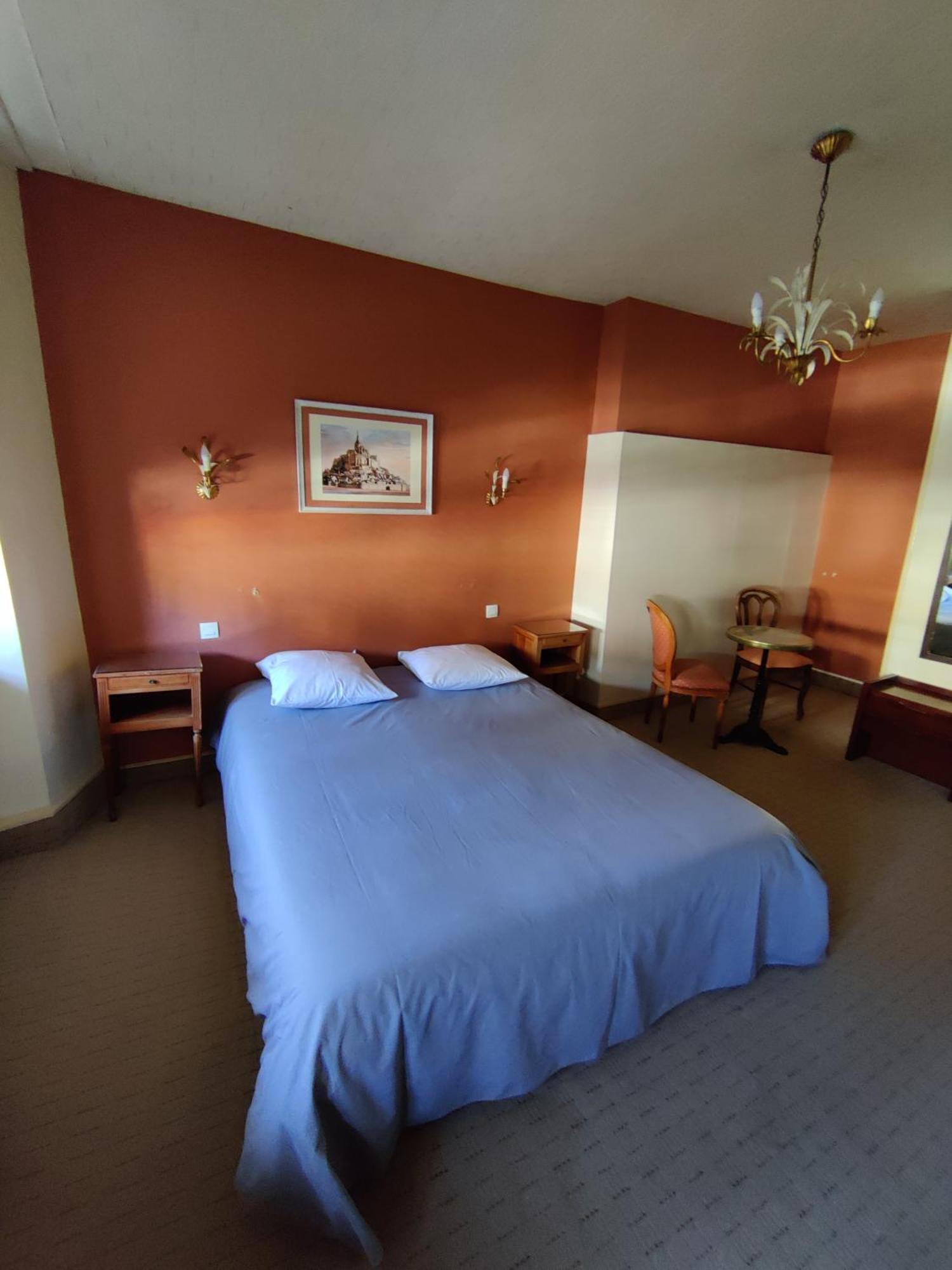 Hotel Saint - Pierre Villedieu-les-Poëles Dış mekan fotoğraf