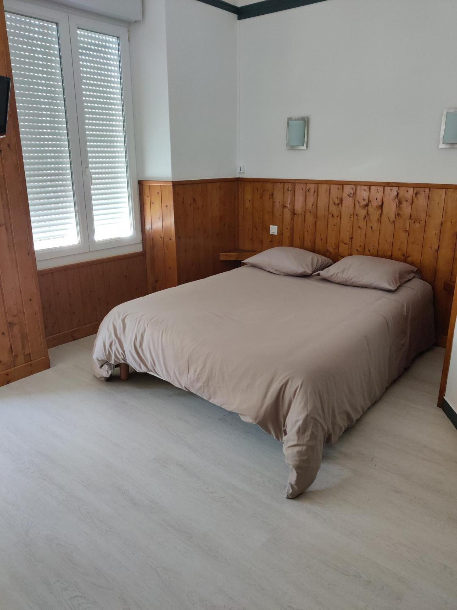 Hotel Saint - Pierre Villedieu-les-Poëles Dış mekan fotoğraf