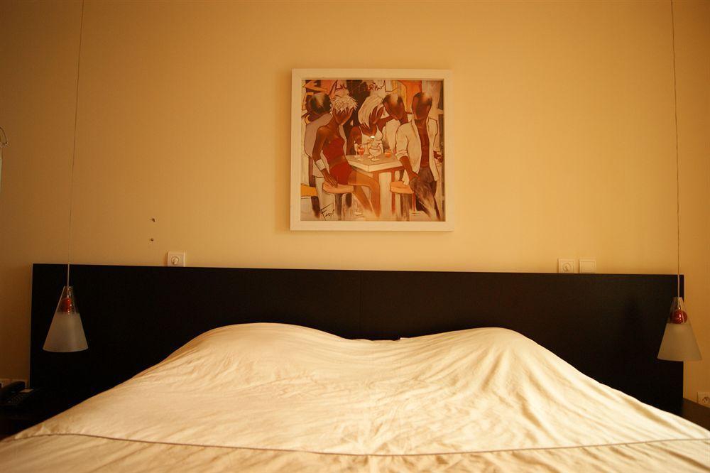 Hotel Saint - Pierre Villedieu-les-Poëles Dış mekan fotoğraf