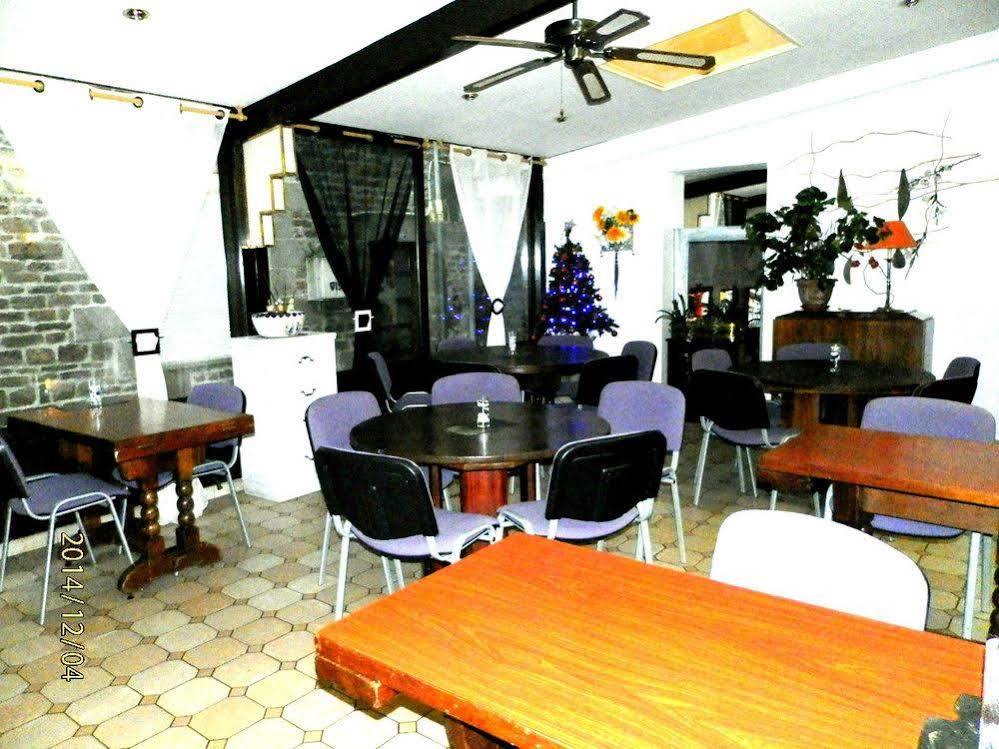 Hotel Saint - Pierre Villedieu-les-Poëles Dış mekan fotoğraf