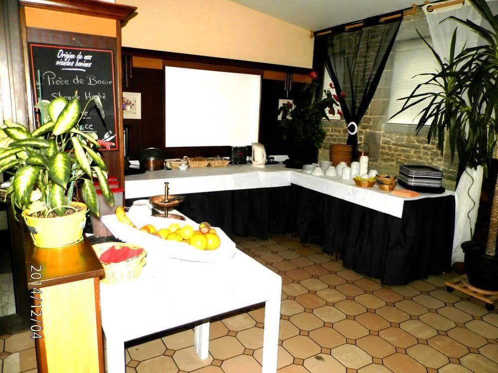 Hotel Saint - Pierre Villedieu-les-Poëles Dış mekan fotoğraf